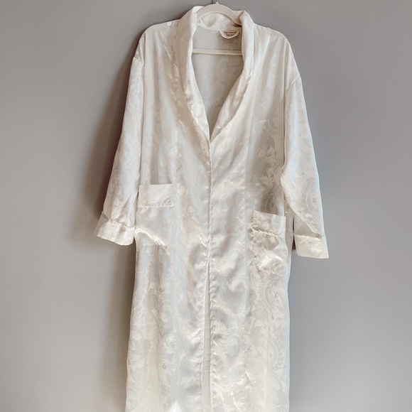 Vintage Gold Label Victoria’s Secret Ivory Satin Robe with Floral Detail - Picture 2 of 9